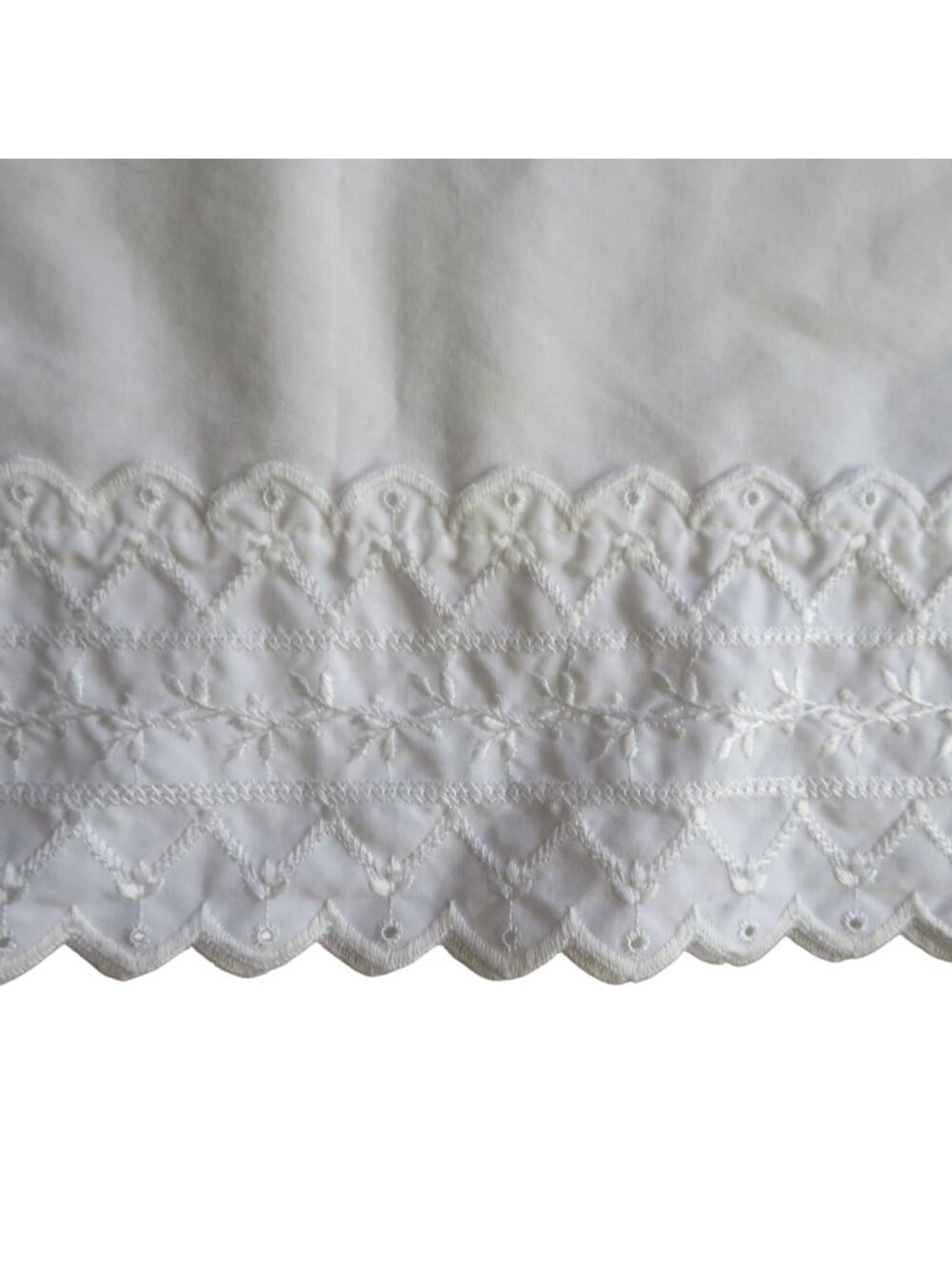 Vintage JCPenney One Standard Pillowcase Embroidered Lace Trim 21"x30" White